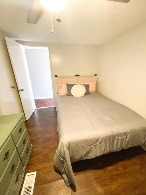 Centrally Located 3 Bedroom Уест Монро Екстериор снимка