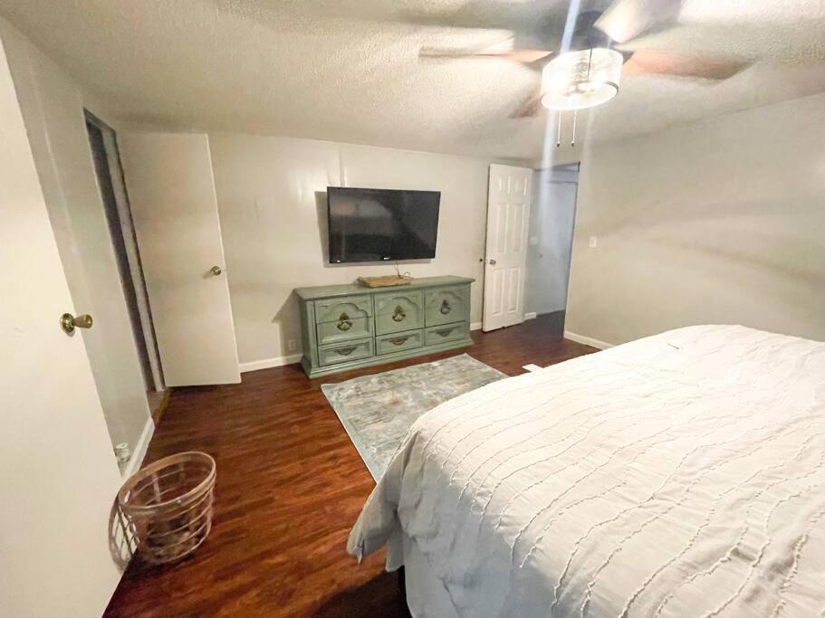 Centrally Located 3 Bedroom Уест Монро Екстериор снимка